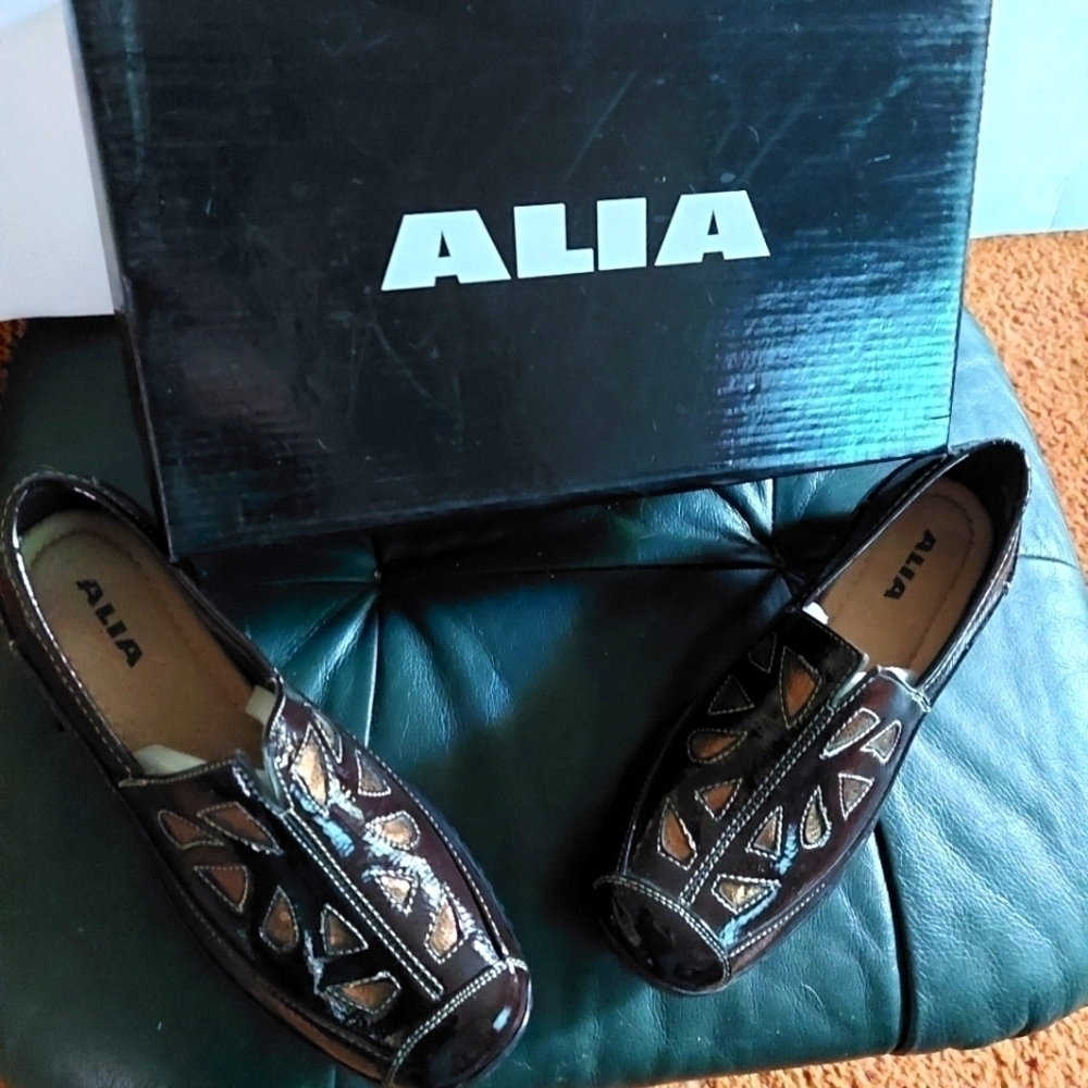New* Alia Brown Patent Leather Shoes